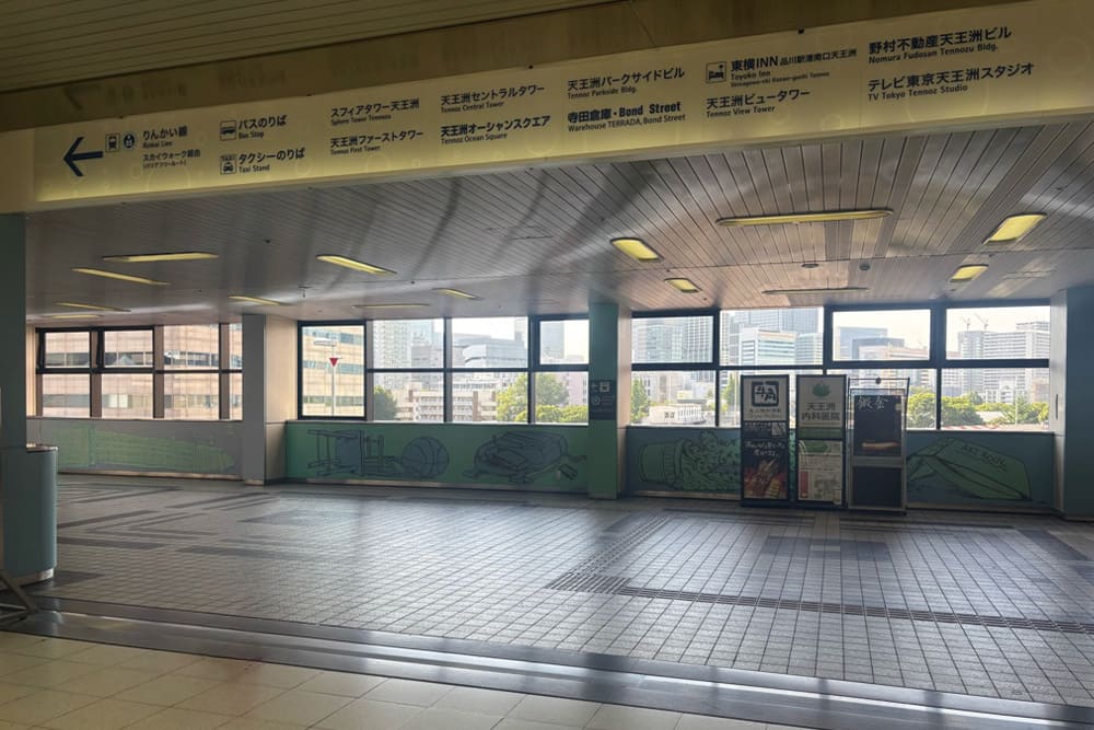 天王洲アイル駅中央改札を出た突き当たりの案内板。