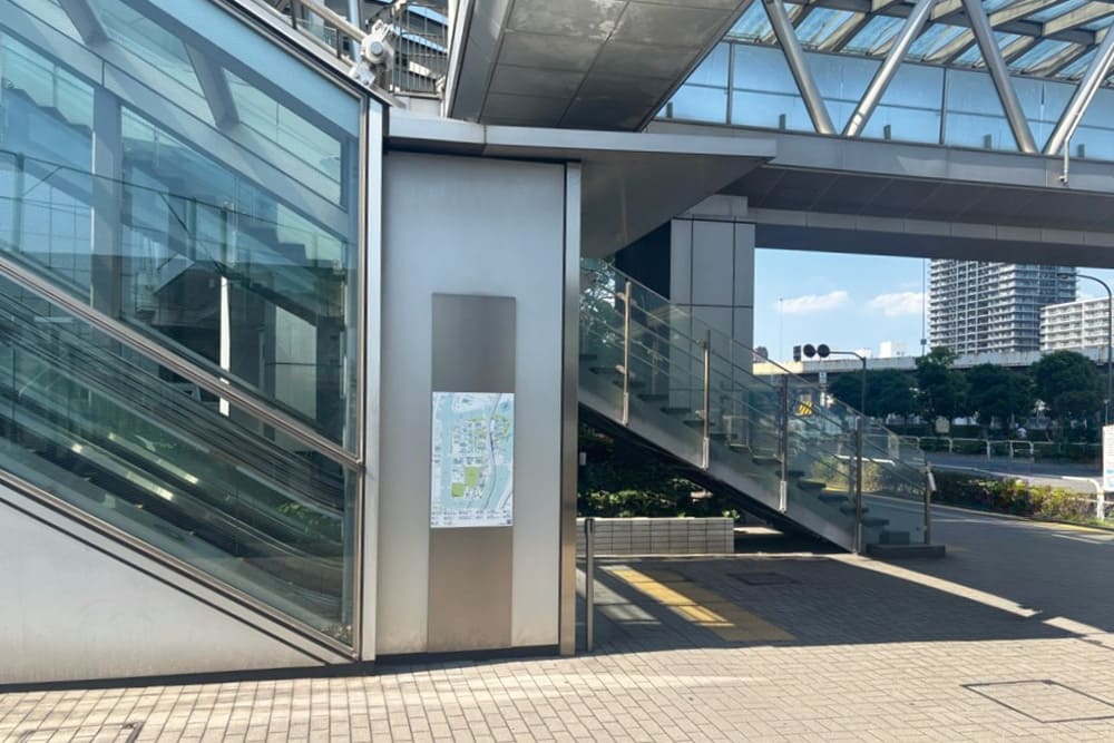 天王洲アイル駅、スカイウォークへ上がるエスカレーター。