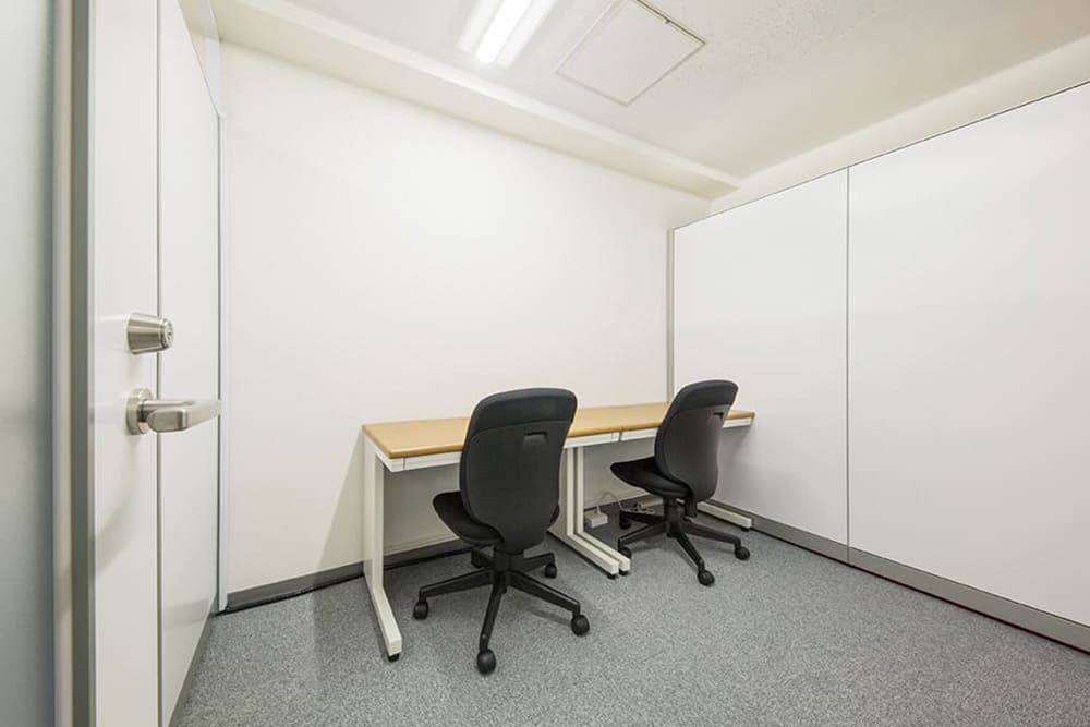 天翔オフィス東京駅の2人部屋ブース。