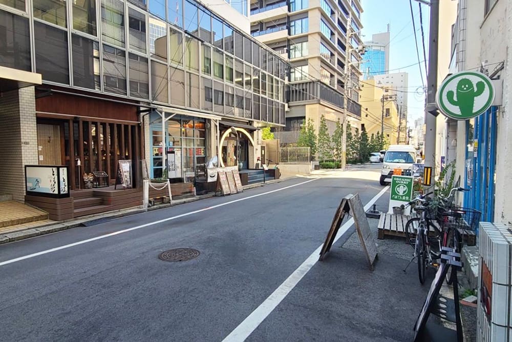 「さぼてん食堂」の向かい側にある天翔オフィス肥後橋。