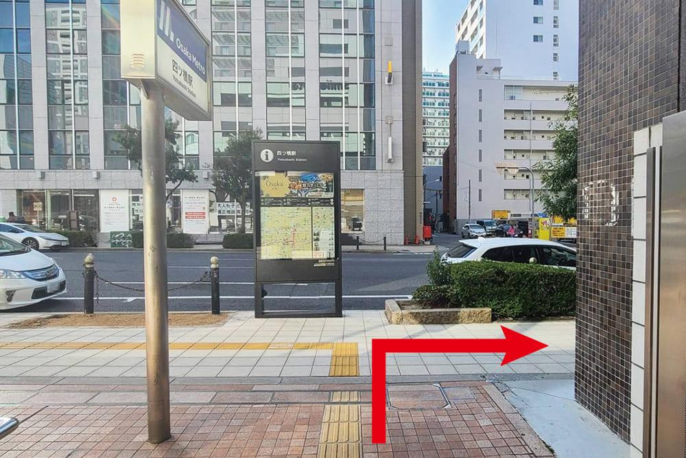 四ツ橋駅1-A出口から地上に出たときの光景。