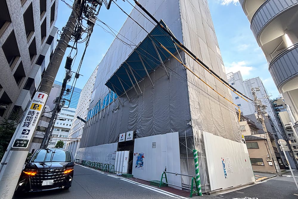建設中の天翔オフィス大手町の外観。